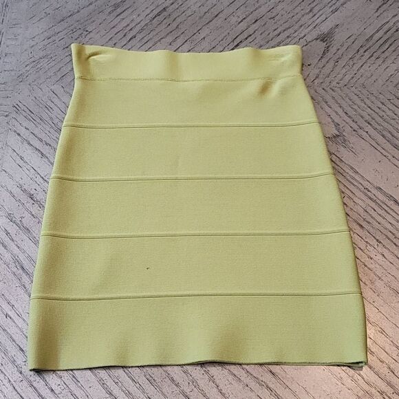 BCBGMAXAZIRA XS lime green bandage skirt💚💛 - Picture 1 of 7